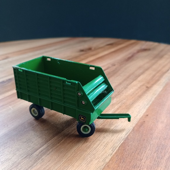 Ertl John Deere Green Tractor Forage Wagon Farm Diecast Toy - Picture 4 of 9